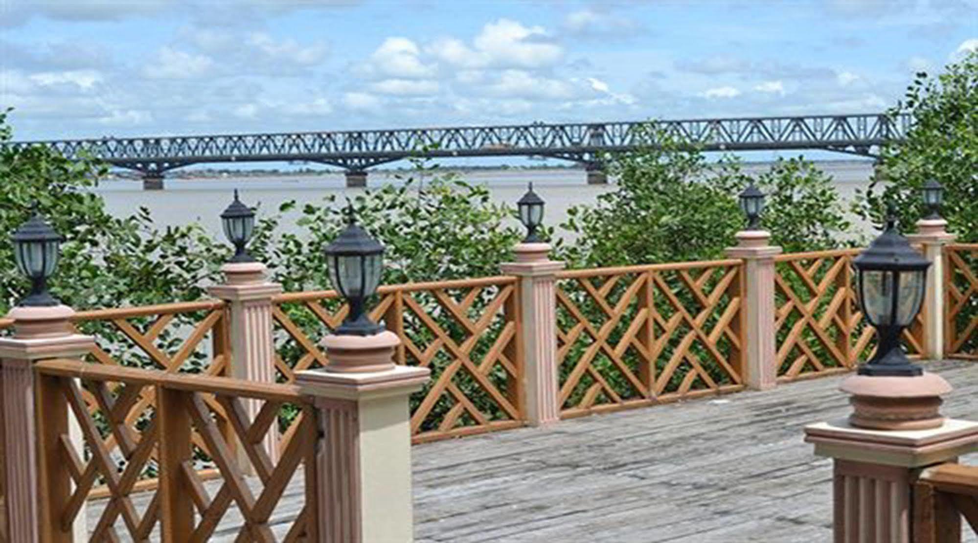 Excel River View Rangun Kültér fotó